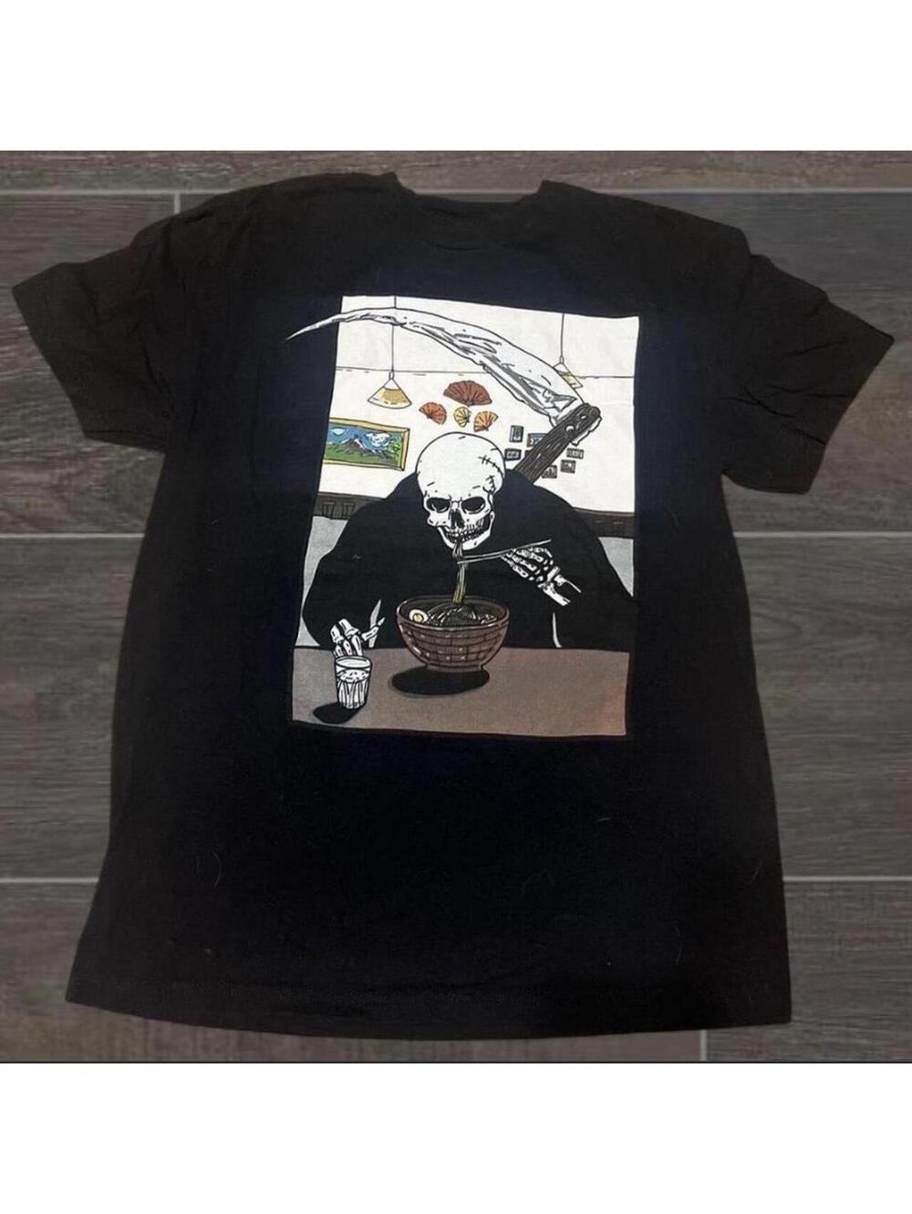Medium grungy Hot Topic black n white skater skeleton tee